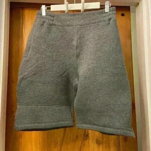 Lunya Restore Double Faced Short Grey. Medium New